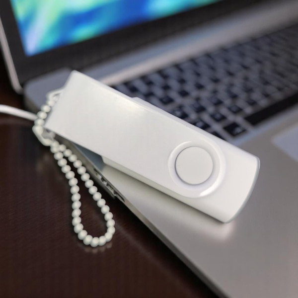 Флешка с цепочкой Deiner 2.0 USB 32Gb
